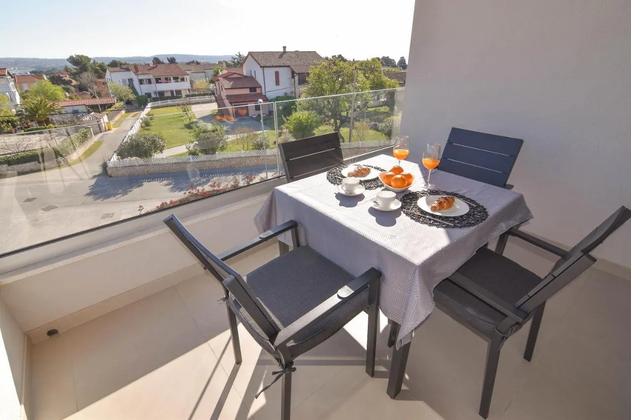 Luxury Apartment Punta With Sea View And Swimming Pool Premantura