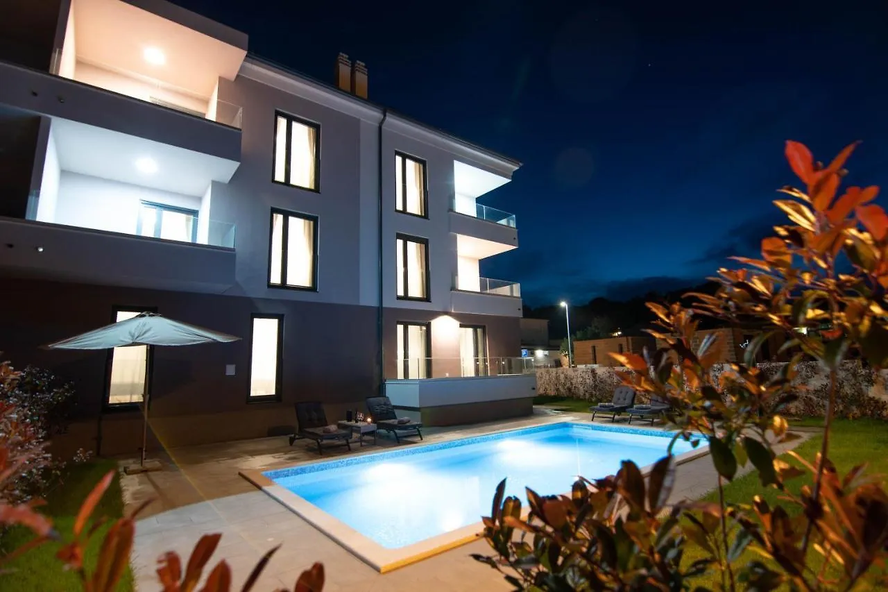 Luxury Apartment Punta With Sea View And Swimming Pool Premantura