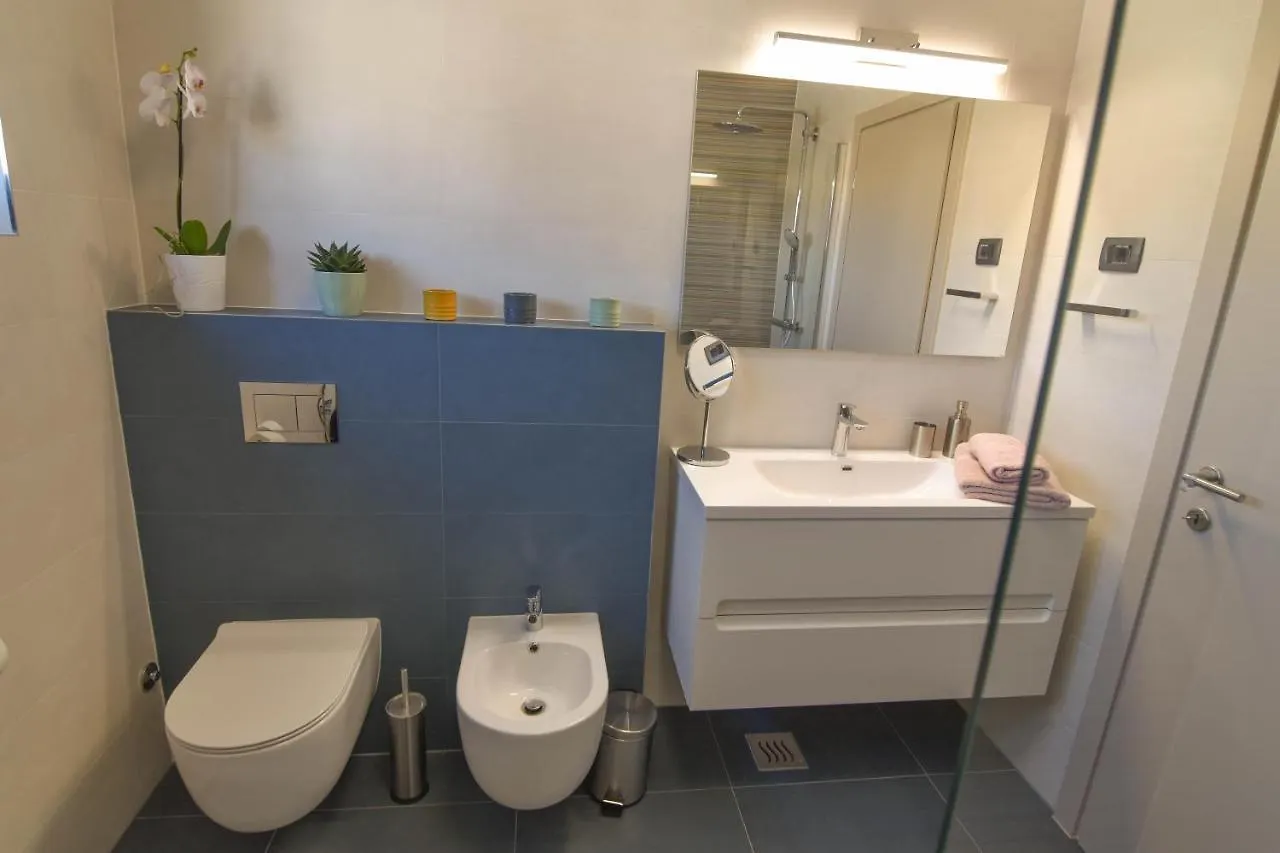 Luxury Apartment Punta With Sea View And Swimming Pool Premantura