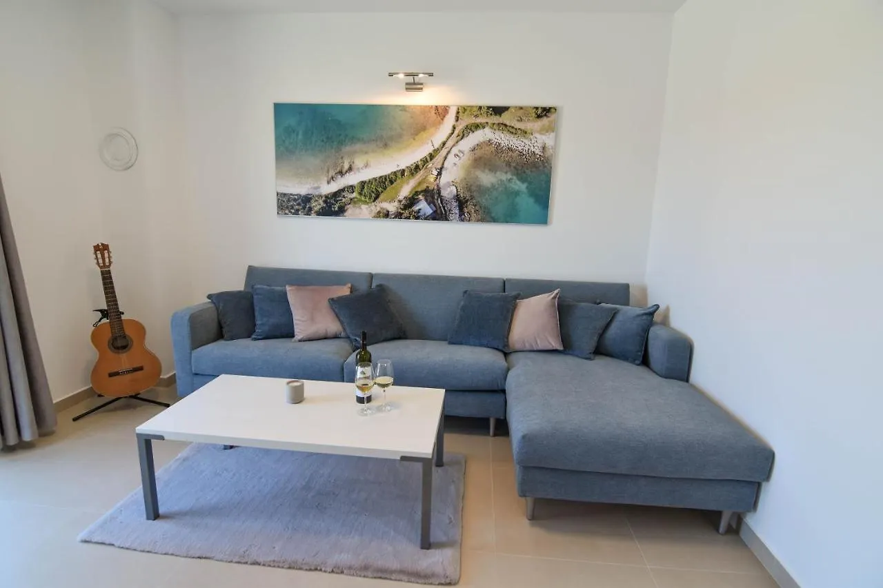 Luxury Apartment Punta With Sea View And Swimming Pool Premantura