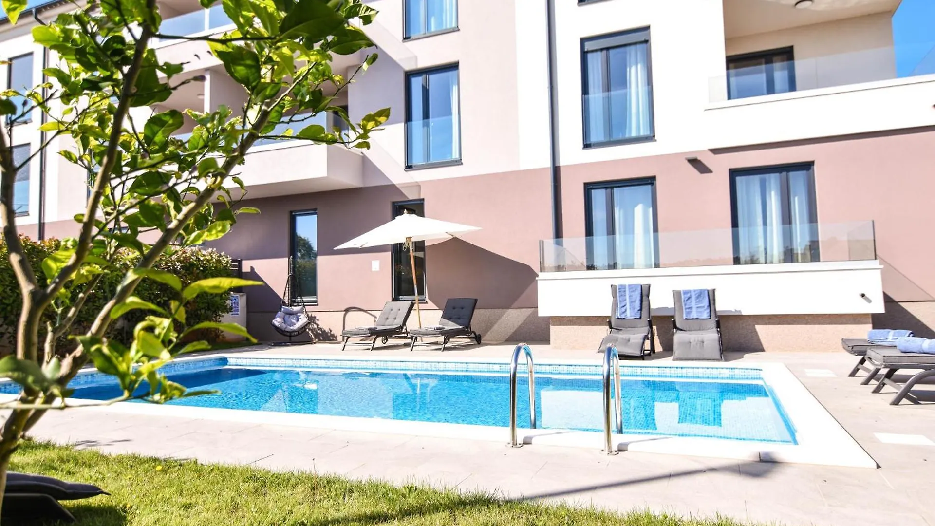 Luxury Apartment Punta With Sea View And Swimming Pool Premantura