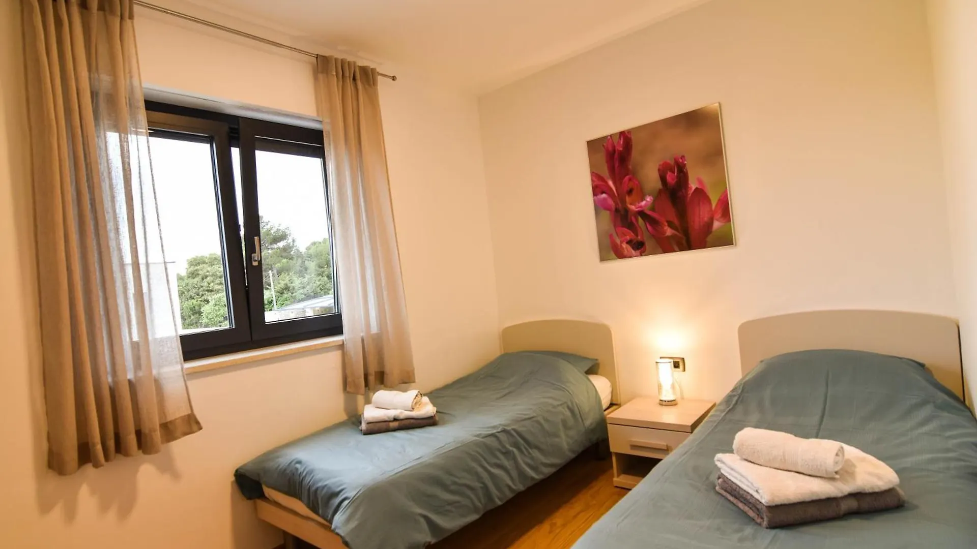 Luxury Apartment Punta With Sea View And Swimming Pool Premantura